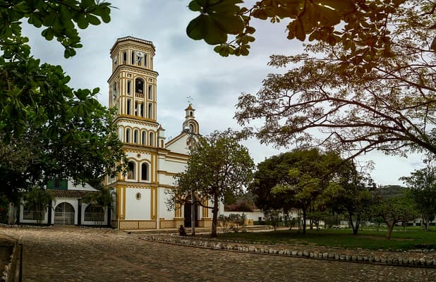 Paisaje del Huila para contenido aéreo con dron